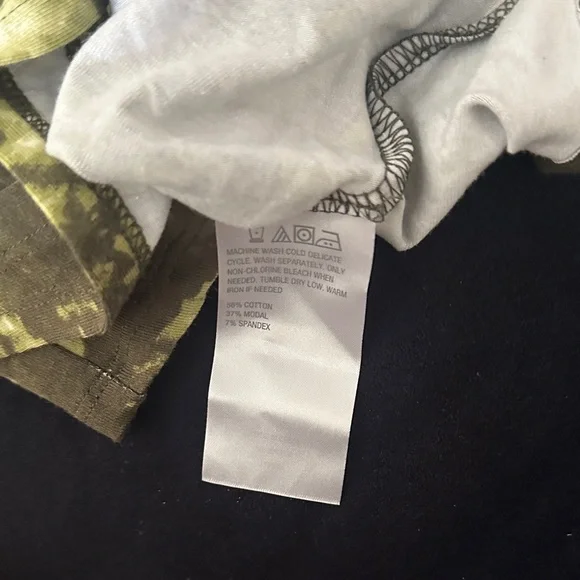 Tie-Dye Olive green camo Sleeveless Tank size XS - Picture 2 of 3